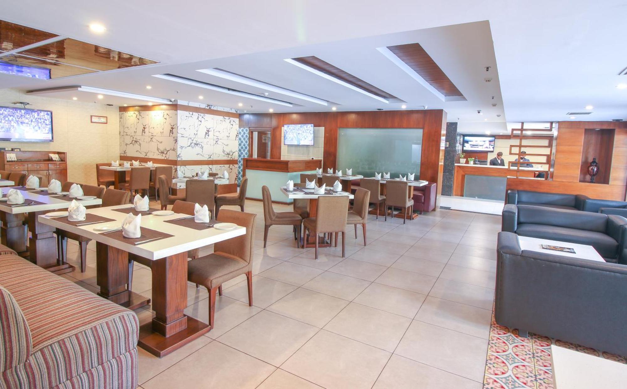Hotel Cama Mohali Buitenkant foto