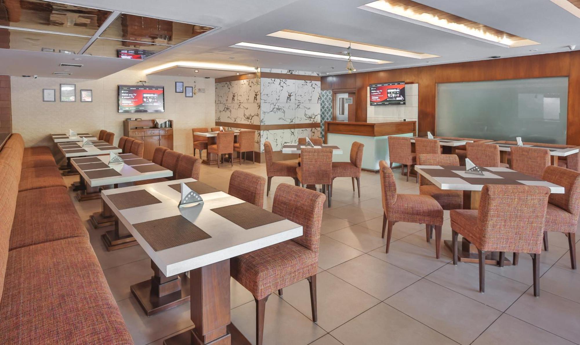 Hotel Cama Mohali Buitenkant foto
