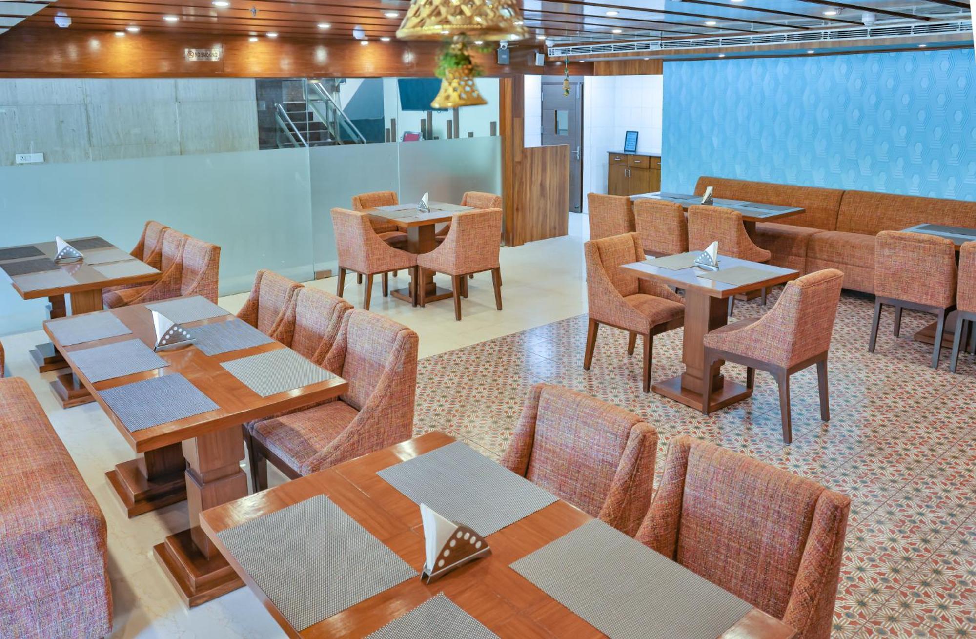 Hotel Cama Mohali Buitenkant foto